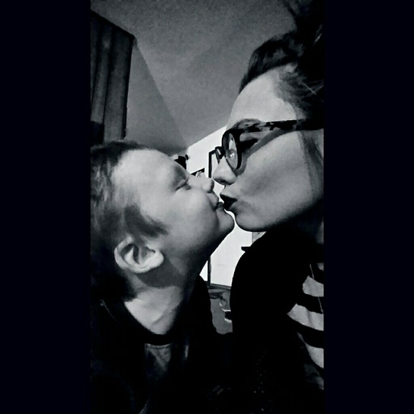 Meet your Posher, Haylie - Picture 1 of 2